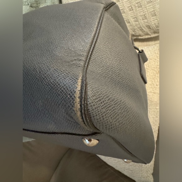 LOUIS VUITTON Neo Kendall Taiga Leather Travel Bag with LV keychain - Picture 12 of 15